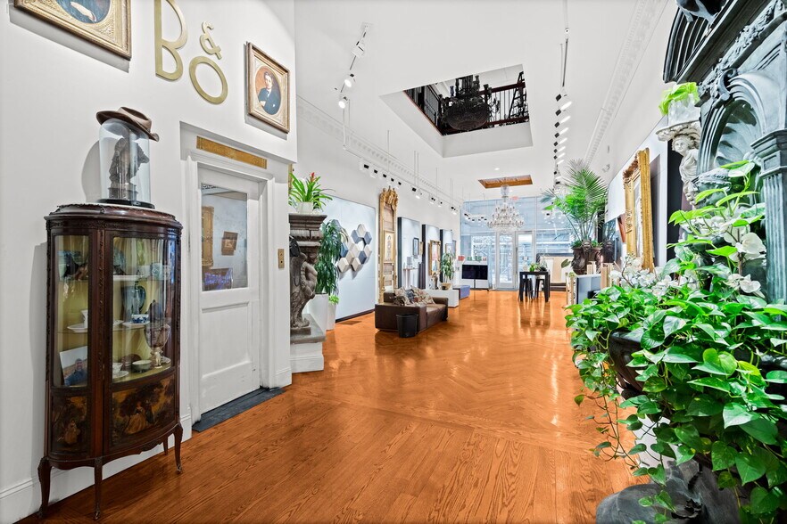 More Photos Of 6 W 4th St, Cincinnati Storefront Retail Office For Sale