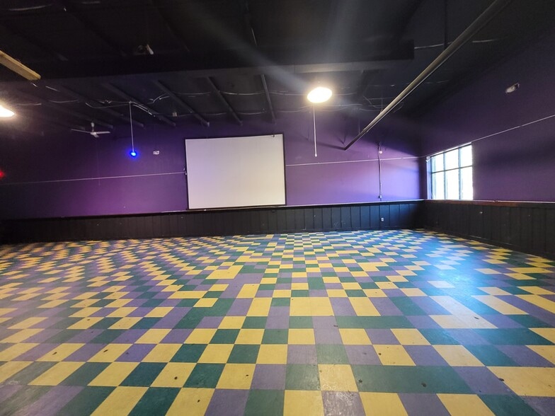 More Photos Of 363-365 N Concord Pky, Concord Warehouse For Lease