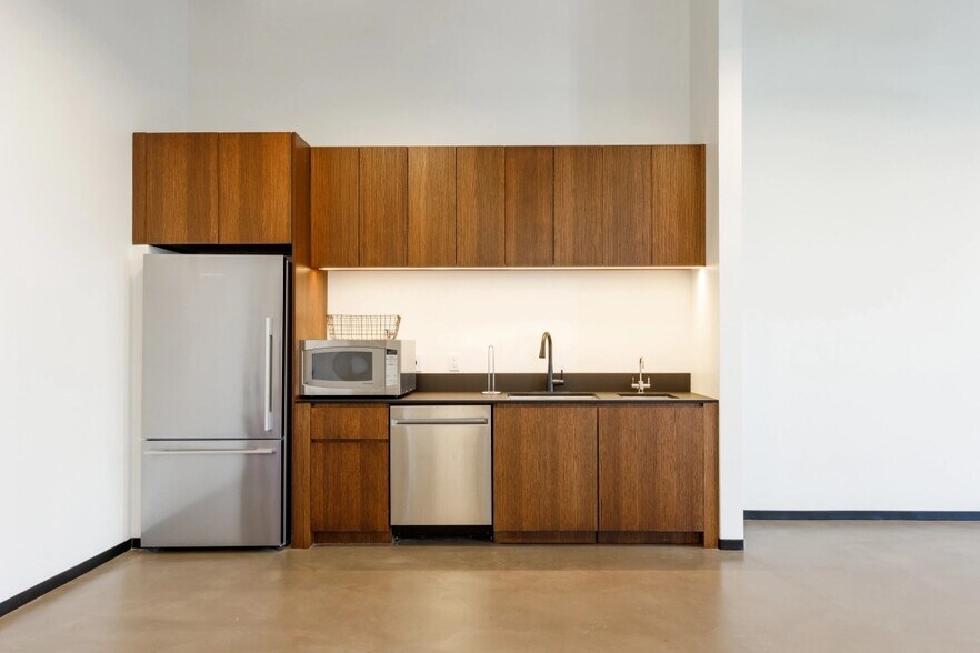 More Photos Of 32 Avenue of the Americas, New York Coworking Space