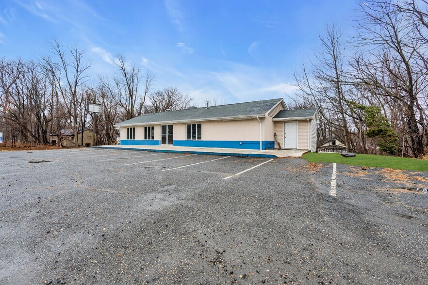 More Photos Of 320 State Route 33, Manalapan Township Restaurant For Sale