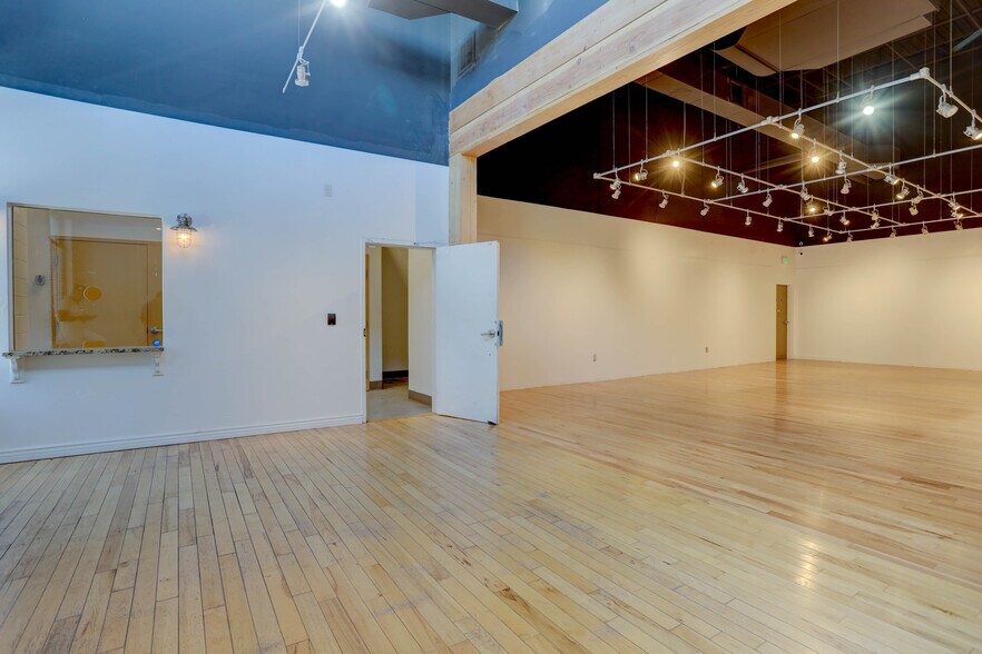More Photos Of 11083-11093 E Mississippi Ave, Aurora Storefront For Lease