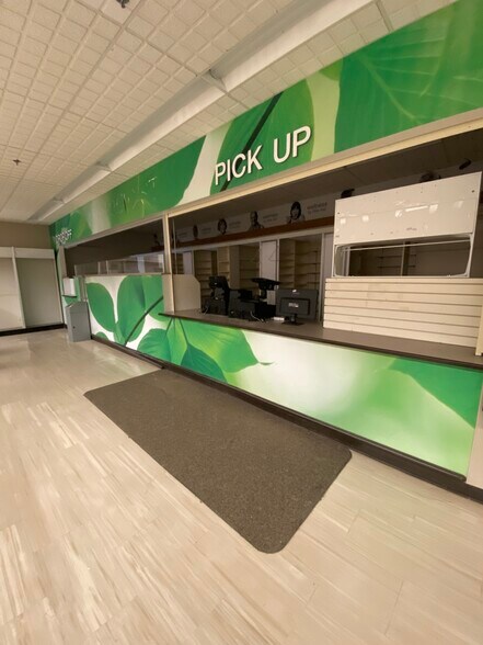 More Photos Of 145 Amherst St, Nashua Drugstore For Sale