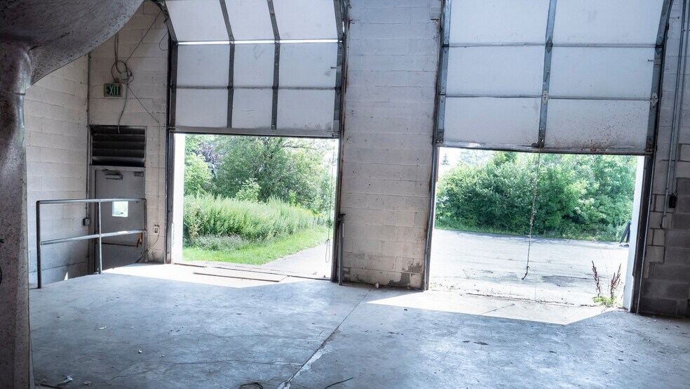 More Photos Of 495 Aero Dr, Cheektowaga Light Distribution For Lease