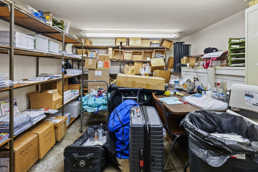 More Photos Of 1828 Park Ave, New Holstein Light Distribution For Sale