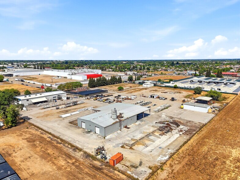 More Photos Of 1260 Buttonwillow Ave, Reedley Warehouse For Sale