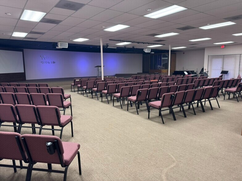 More Photos Of 3114 Old Denton Rd, Carrollton Specialty For Sale