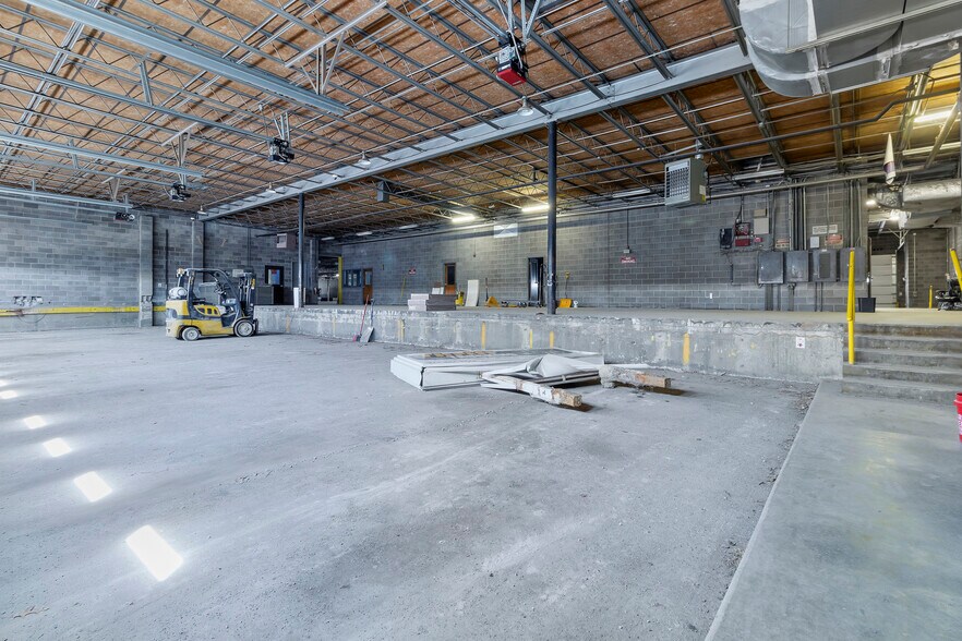 More Photos Of 2828 Tobey Dr, Indianapolis Distribution For Lease