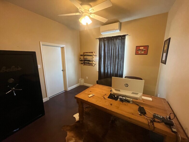 More Photos Of 800 County Road 257, Liberty Hill Warehouse For Lease