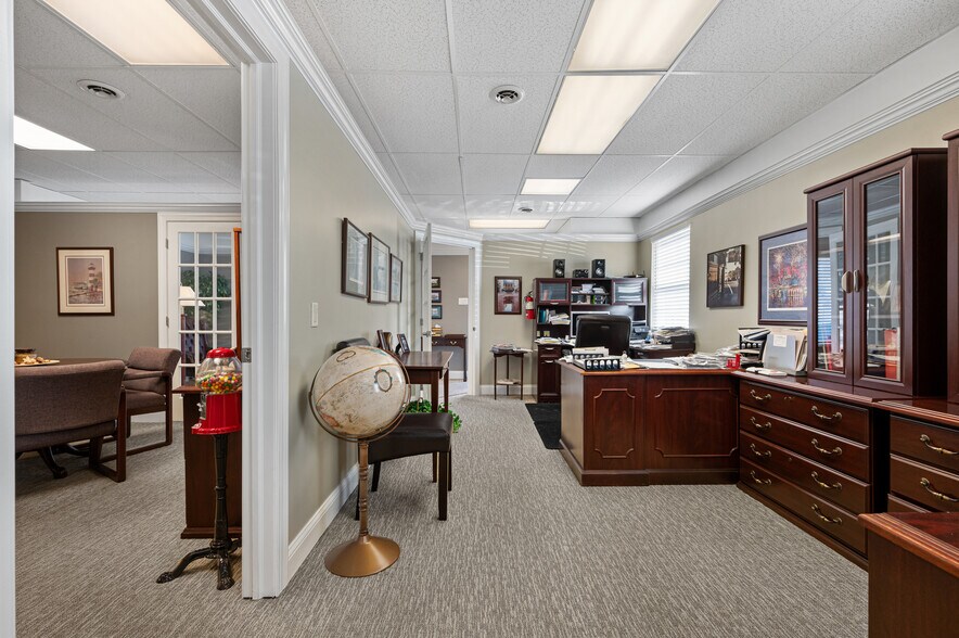 More Photos Of 450 Castle Shannon Blvd, Pittsburgh Storefront For Sale