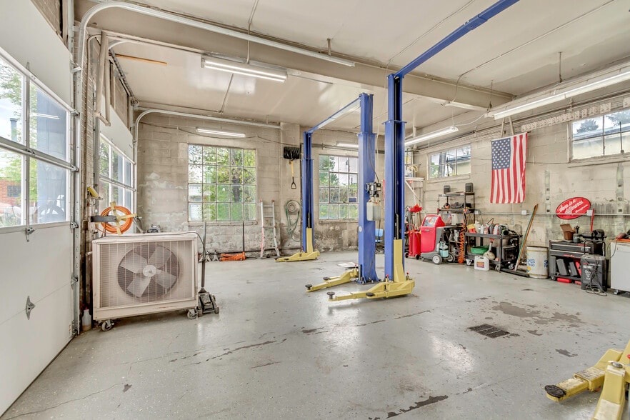 More Photos Of 3707 Quincy Ave, Ogden Auto Repair For Sale