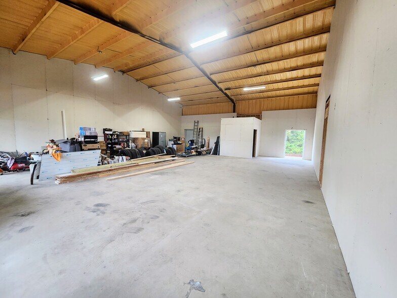 More Photos Of 902 Elliott Rd, Sherman Industrial For Lease