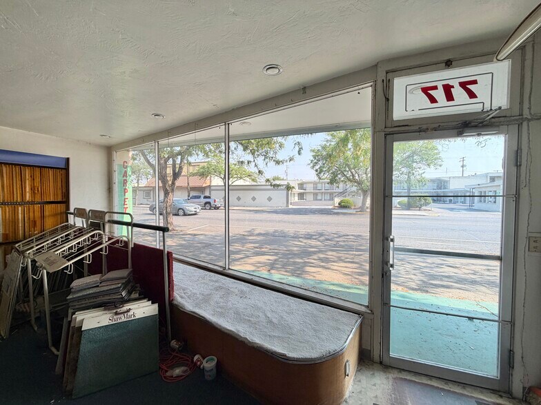 More Photos Of 717 W Lewis St, Pasco Storefront For Sale