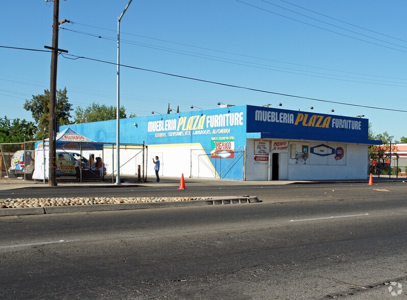 Primary Photo Of 4686 E Kings Canyon Rd, Fresno Freestanding For Lease