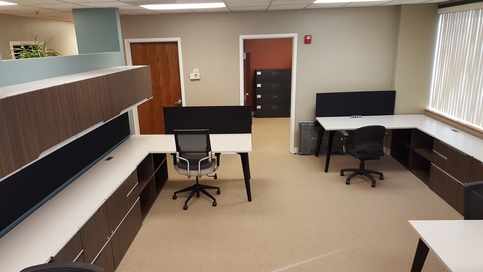 More Photos Of 932 N Wright St, Naperville Office For Lease