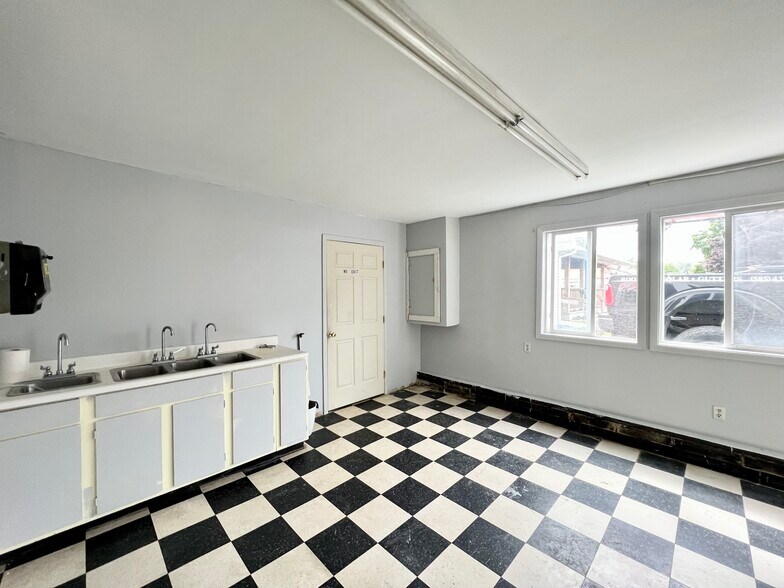 More Photos Of 444 North Ave, Hilton Restaurant For Sale