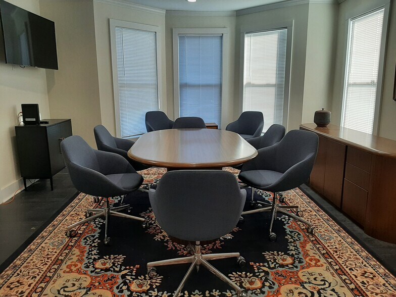 More Photos Of 169 Roanoke Ave, Riverhead Office Residential For Lease