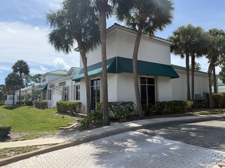 More Photos Of 654 W Indiantown Rd, Jupiter Medical For Sale