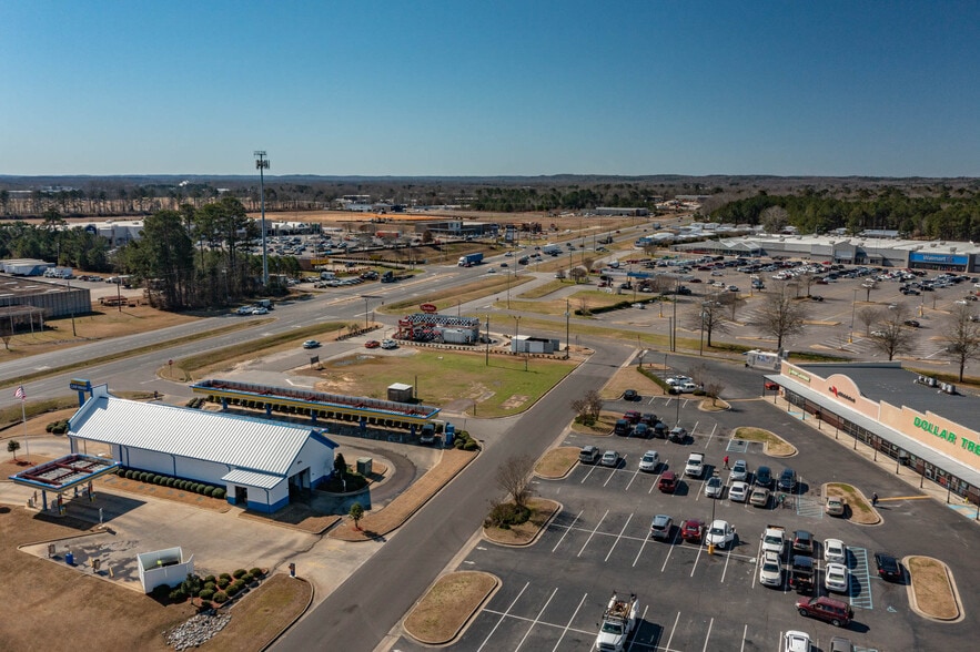 More Photos Of 5550 McFarland Blvd, Northport General Retail For Lease