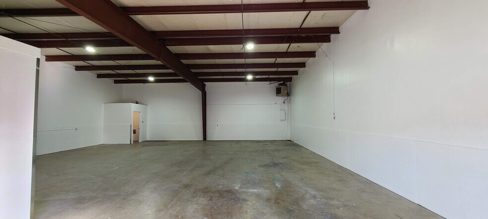 More Photos Of 3359-3399 Hawthorne Ave NE, Salem Warehouse For Lease