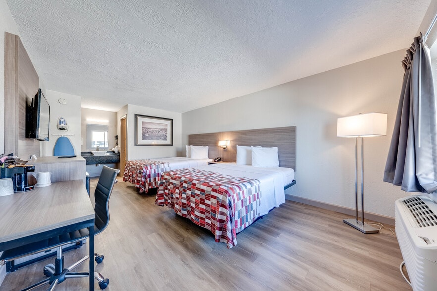 More Photos Of 4624 W Irlo Bronson Memorial Hwy, Kissimmee Hotel For Sale