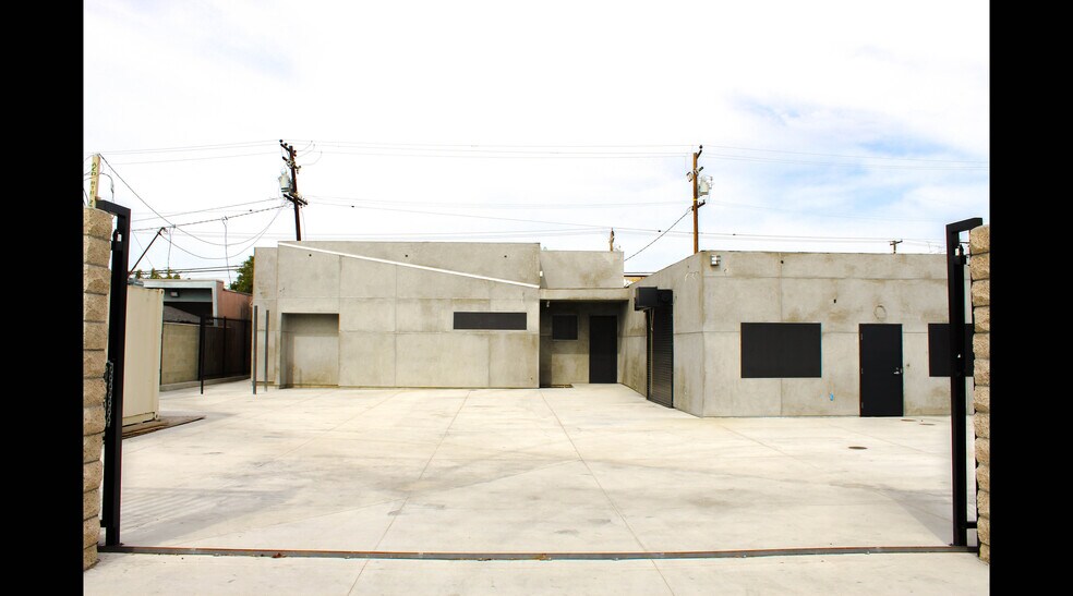 More Photos Of 2021 W Gaylord St, Long Beach Warehouse For Lease