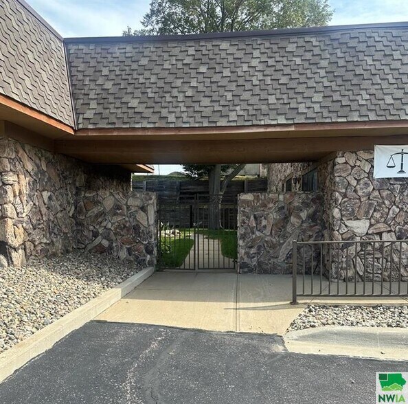 More Photos Of 700 Jackson St, Sioux City Medical For Sale
