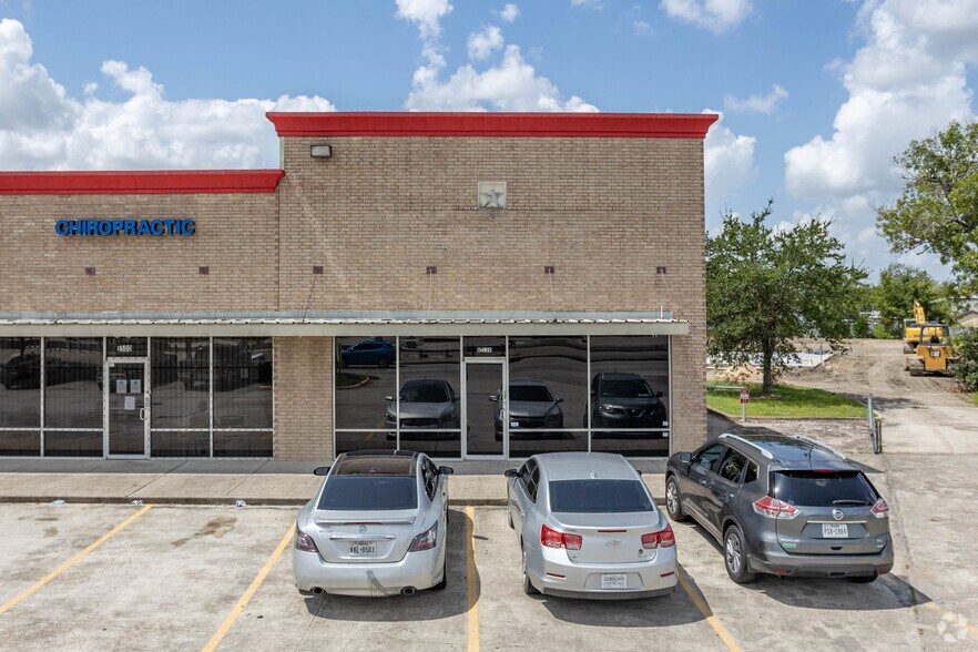 More Photos Of 10222 Gulf Fwy, Houston Unknown For Lease