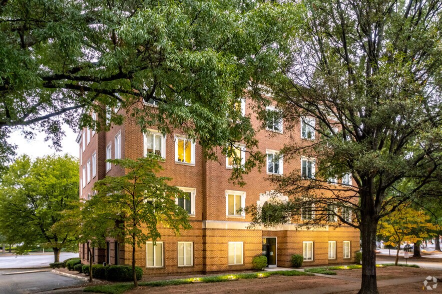 More Photos Of 200 Queens Rd, Charlotte Office For Sale