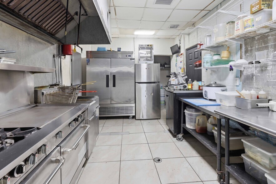 More Photos Of 1081 E 47th St, Hialeah Service Station For Sale