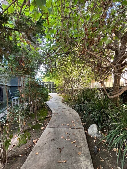More Photos Of 658 S Bronson Ave, Los Angeles Office Residential For Sale