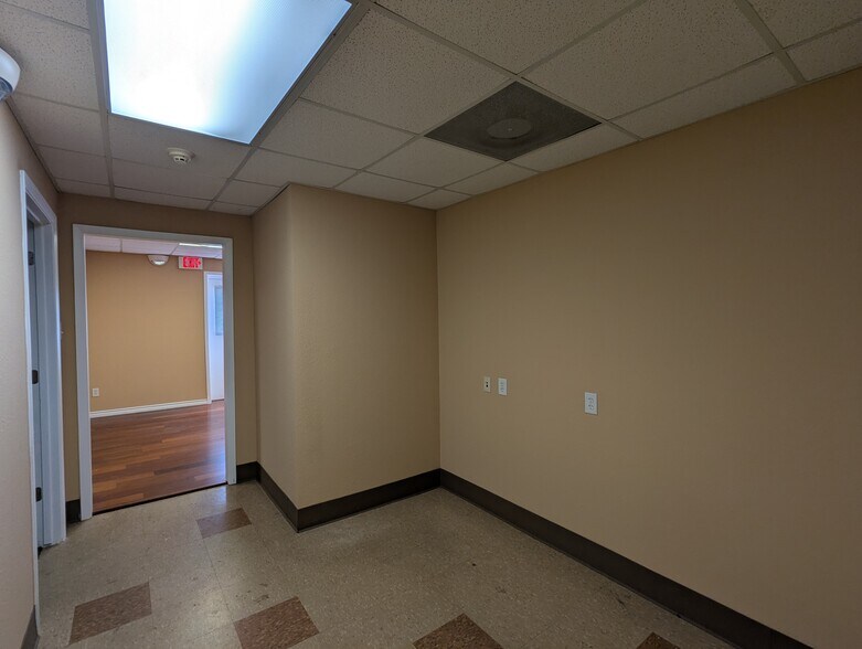 More Photos Of 635 Langham Rd, Beaumont Warehouse For Sale