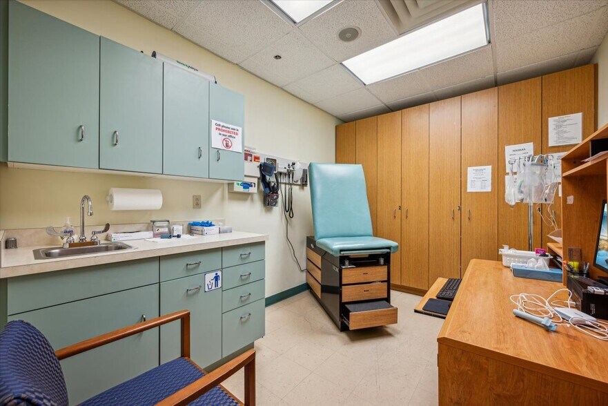 More Photos Of 1465 State Route 31 S, Annandale Medical For Sale