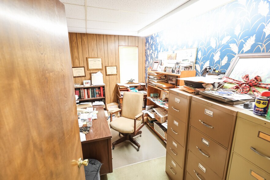 More Photos Of 3110 Gilmer Rd, Longview Office For Sale