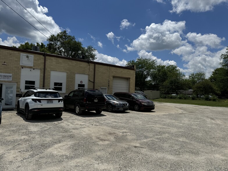 Primary Photo Of 1049 S Miami St, West Milton Auto Repair For Sale