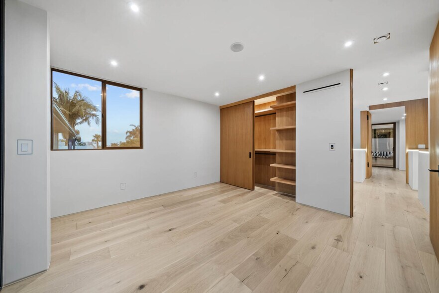 More Photos Of 7372 Fay Ave, La Jolla Multifamily For Sale