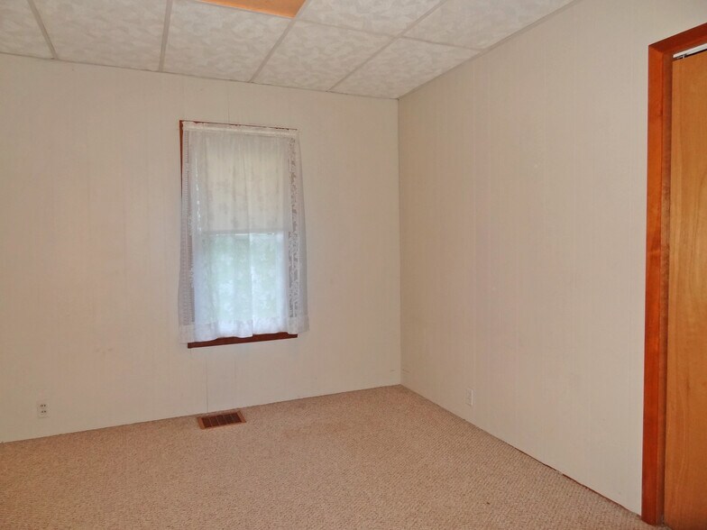 More Photos Of 93 Maple Ave, Morgantown Office For Sale