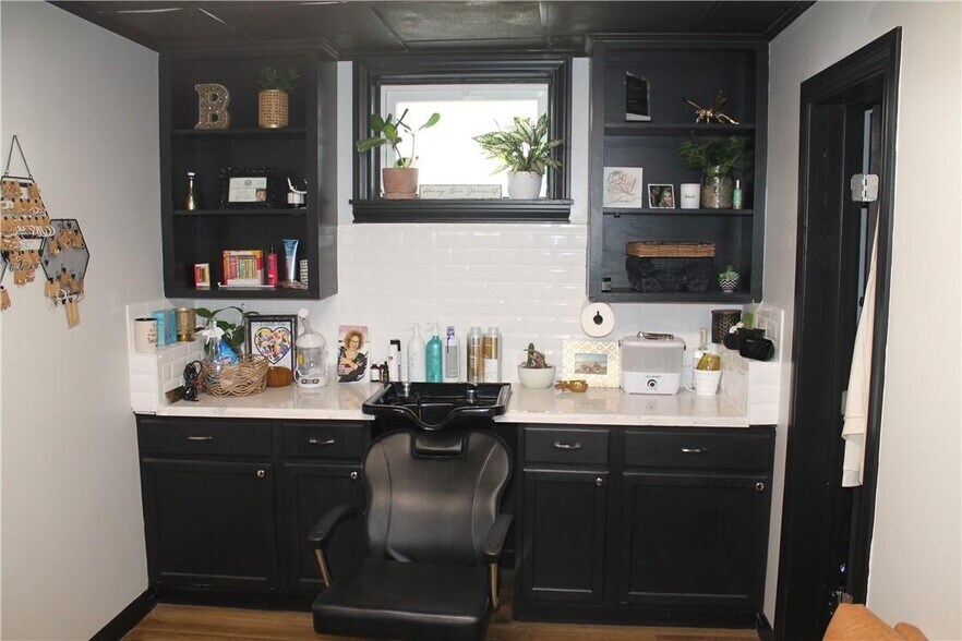 More Photos Of 1826 Morrow Ave, Waco Freestanding For Sale