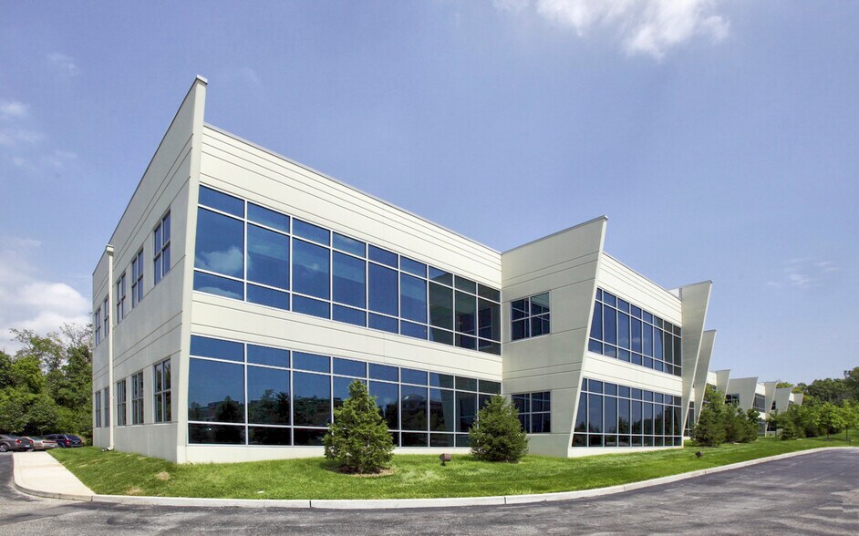 More Photos Of 13421 Manchester Rd, Saint Louis Office For Sale