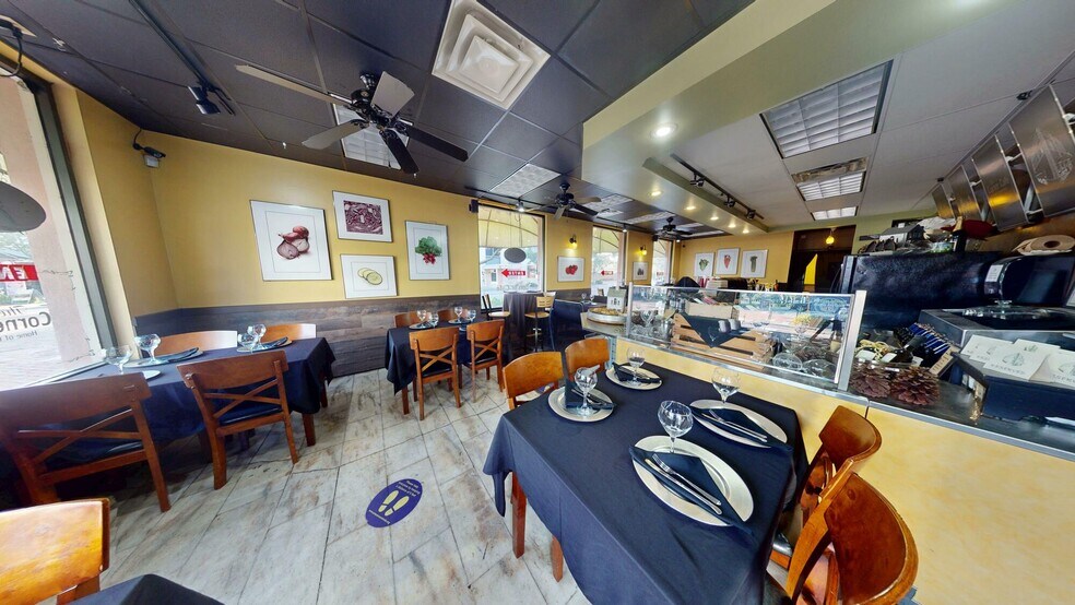 More Photos Of 101 W 1st St, Sanford Storefront For Sale