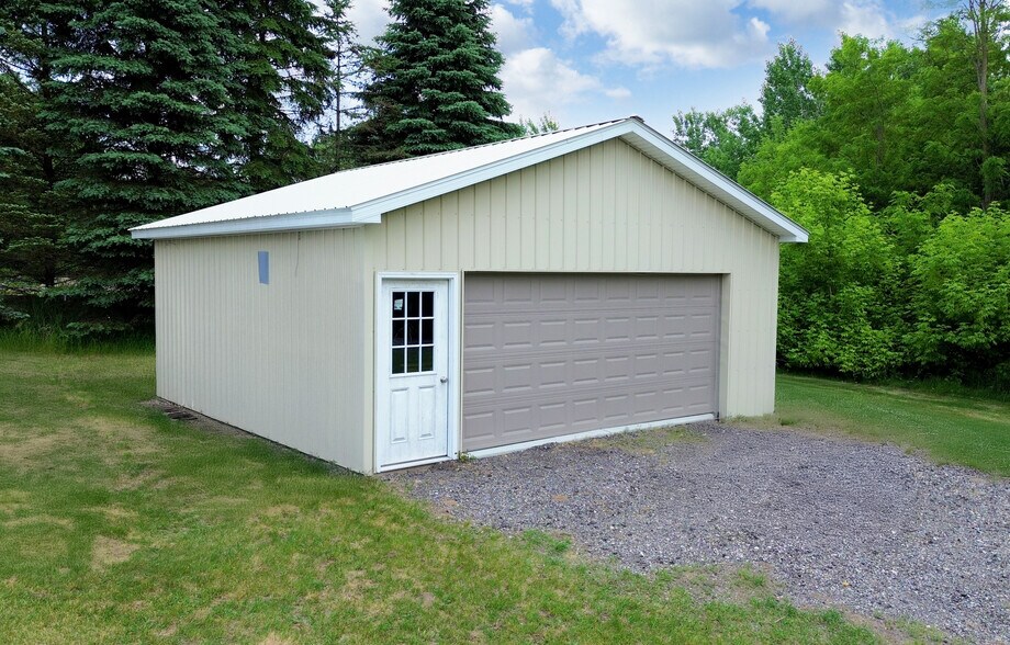 More Photos Of 2398 Grange Hall rd, Holly Land For Sale