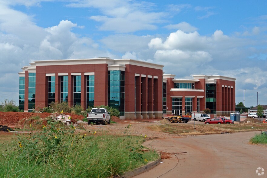 More Photos Of 14201 Caliber Dr, Oklahoma City Office For Lease