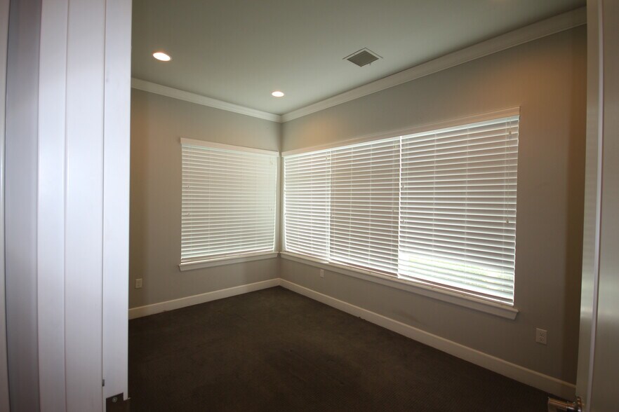 More Photos Of 7806 E 108th St S, Tulsa Office For Lease