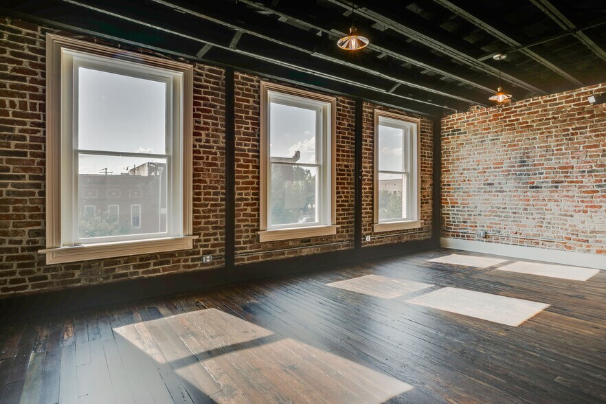 More Photos Of 803 S Main St, Columbia Storefront Retail Office For Lease