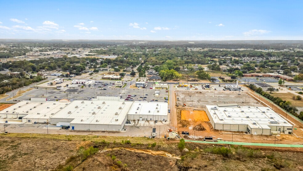 More Photos Of 1655-1665 12th Ave NW, Ardmore Freestanding For Sale