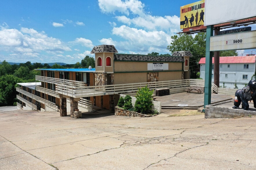 More Photos Of 1900 W 76 Country Blvd, Branson Hotel For Sale