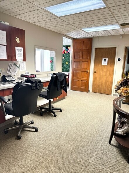 More Photos Of 1289 S Linden Rd, Flint Medical For Lease