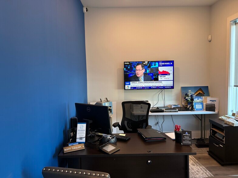 More Photos Of 337 Airport Rd, Auburn Office Residential For Lease