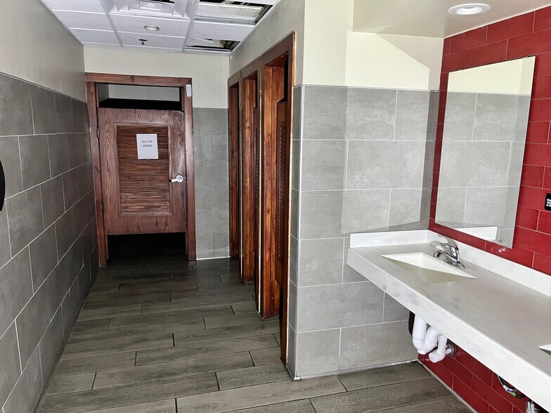 More Photos Of 3870 Bay Rd, Saginaw Restaurant For Sale