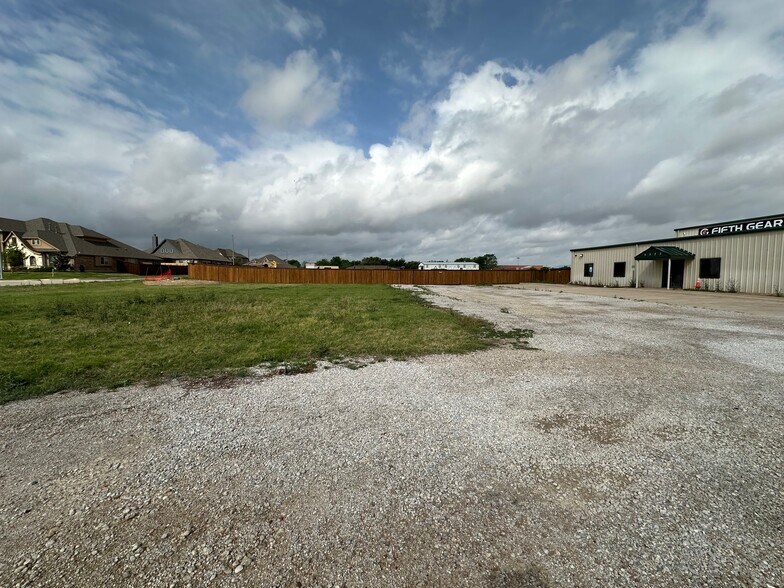 More Photos Of 3553 Loddick Ln, Fort Worth Warehouse For Lease