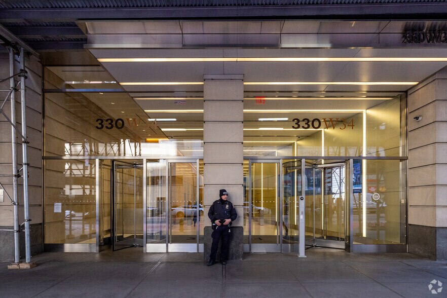 More Photos Of 330 W 34th St, New York Office For Lease